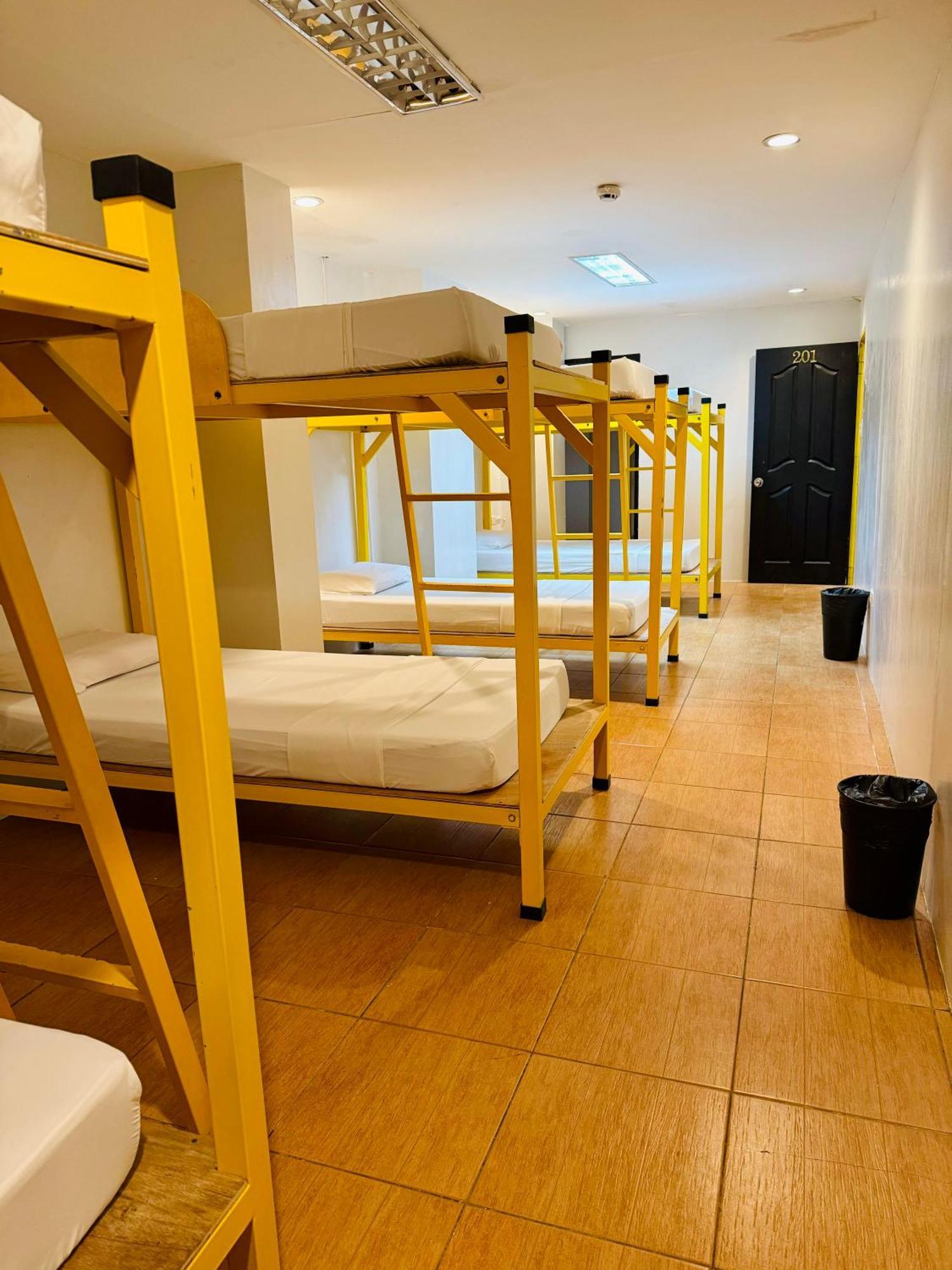 Cheese Hostel Manila Makati City Екстер'єр фото